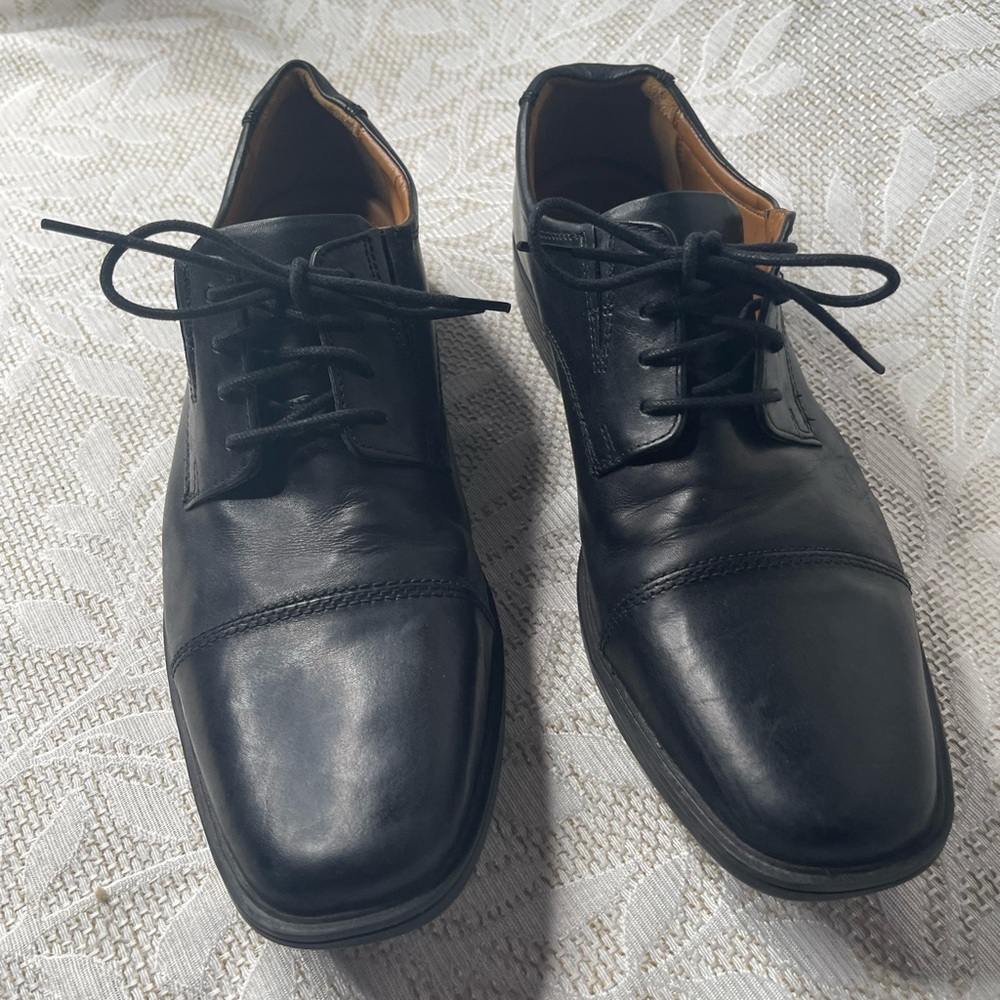 Clark’s black men’s dress shoe loafer size 9